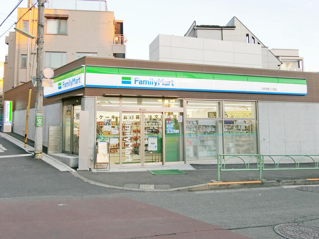 コンビニ　ファミリーマート三軒茶屋二丁目店（コンビニ）まで148m