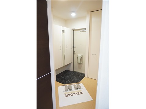 玄関　玄関　　大きいシューズボックス