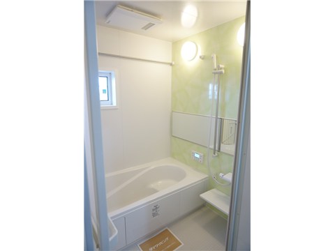 バス・シャワールーム　浴室　　広々浴槽・浴室乾燥機付き