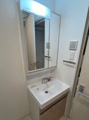 洗面設備　※反転タイプの写真を使用しています。