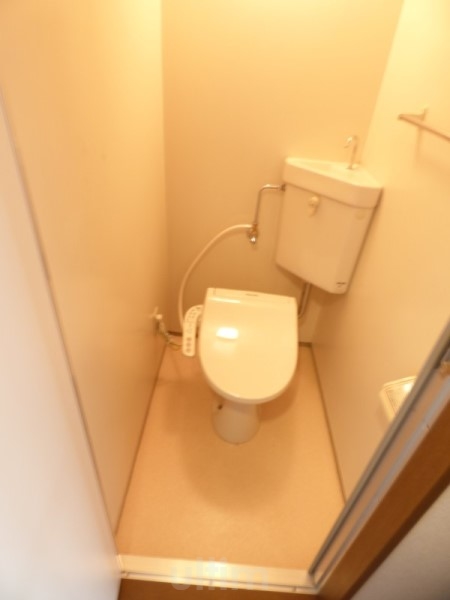 トイレ　別の部屋の写真