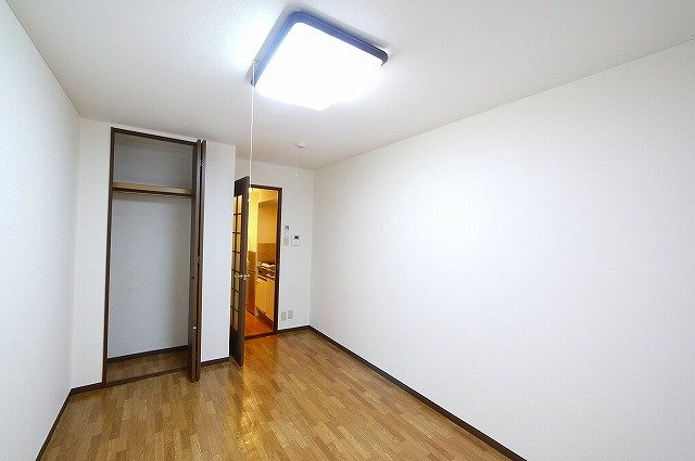 その他部屋・スペース　ベッドなどを置いてもゆとりある広さがあります。