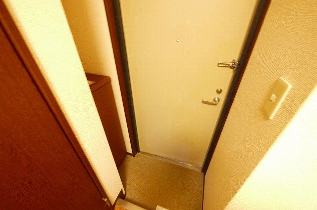 玄関　すっきりした玄関スペースです。