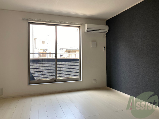 居室・リビング　陽当たり良く、十分に広さのあるお部屋となっております