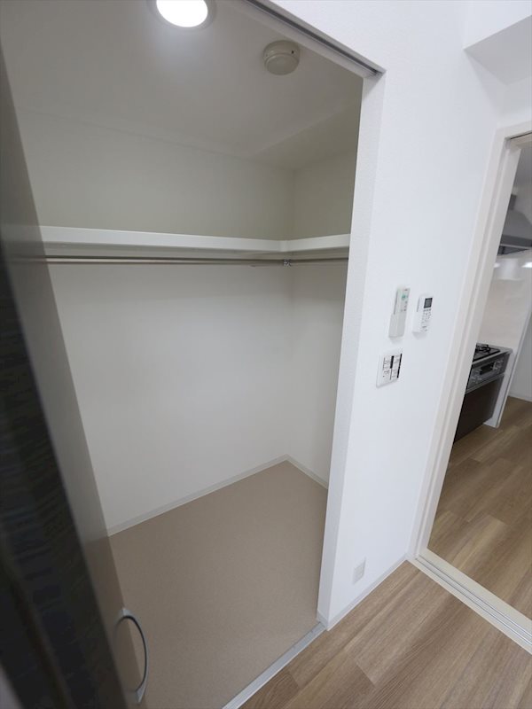 収納　ウォークインクローゼット（収納充実してます）