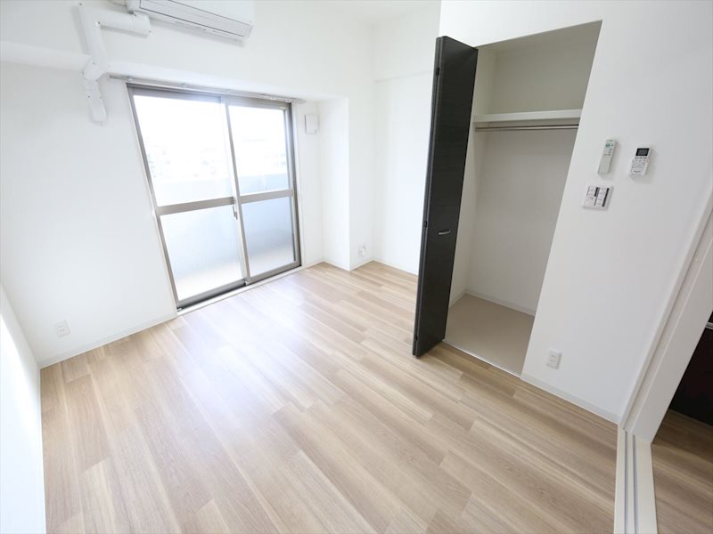 バルコニー　洋室7.3帖　ウォークインクローゼット（収納充実してます）