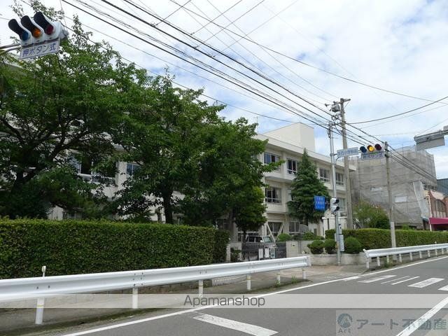 小学校　生石小学校（小学校）まで781m