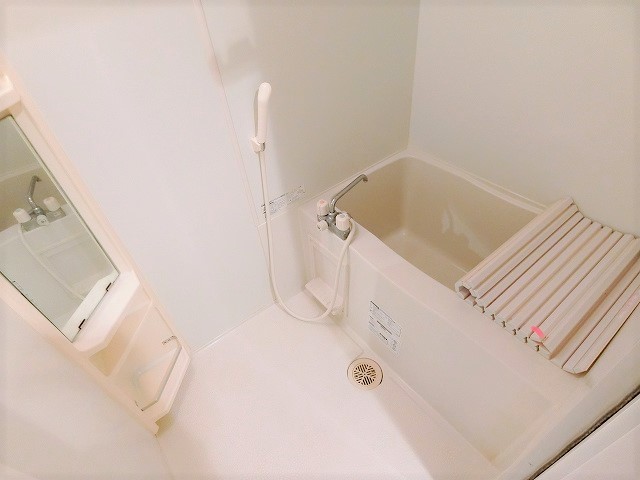 バス・シャワールーム　写真は同建物の別部屋を参考に掲載しております。