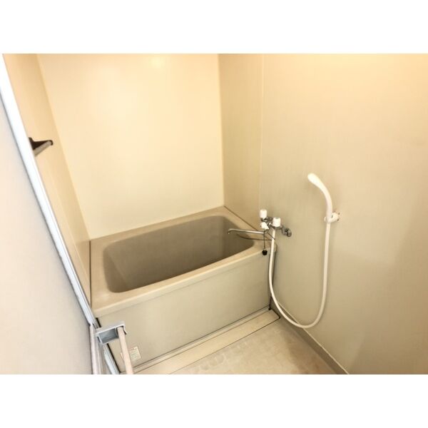 バス・シャワールーム　※写真は同じマンションの違う部屋のものになります。