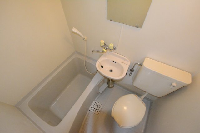 バス・シャワールーム　シンプルで機能的なユニットバスです♪