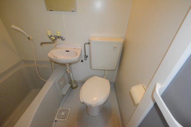 トイレ　浴室内にトイレが付いてます♪