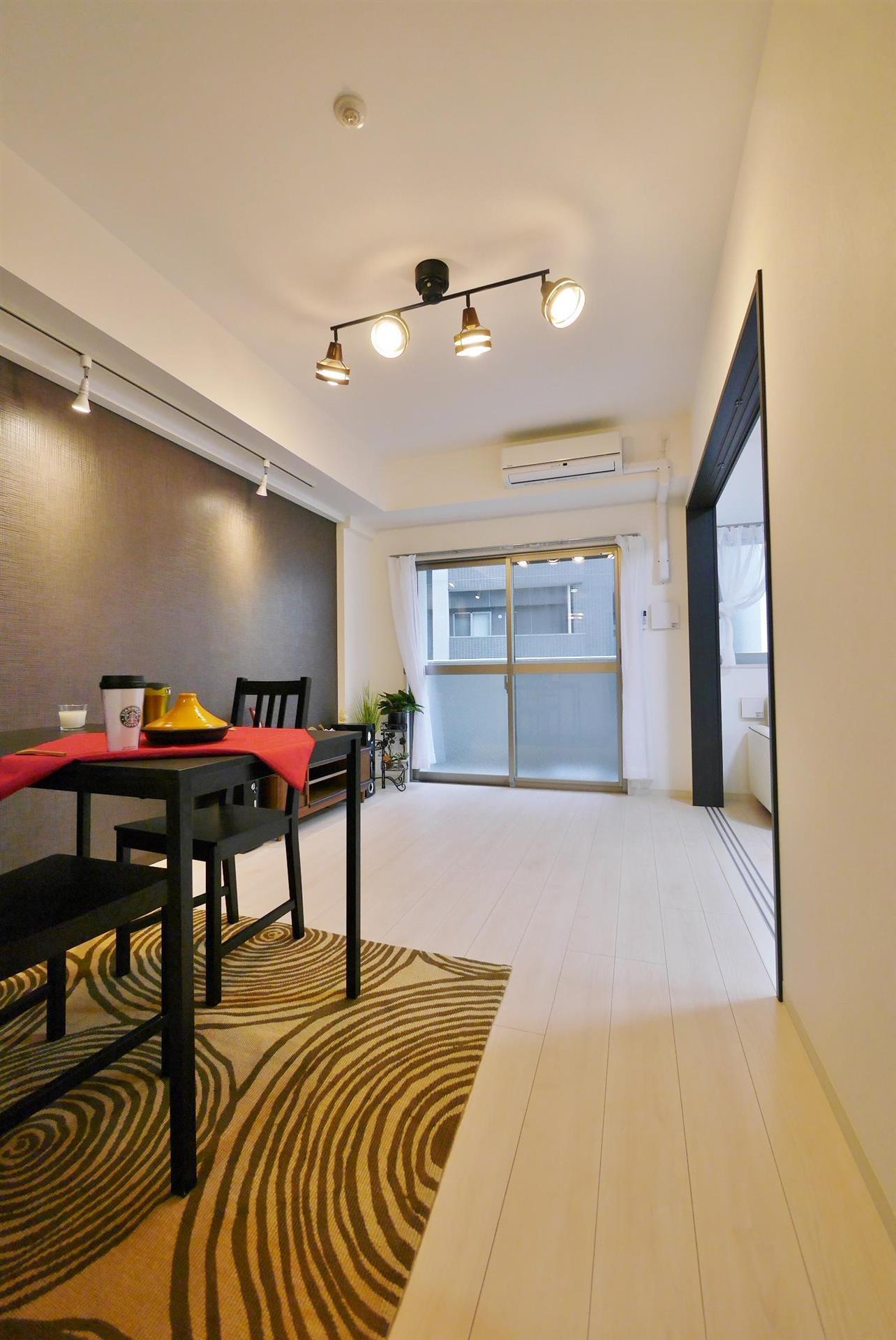 居室・リビング　モデルルームの写真になります。