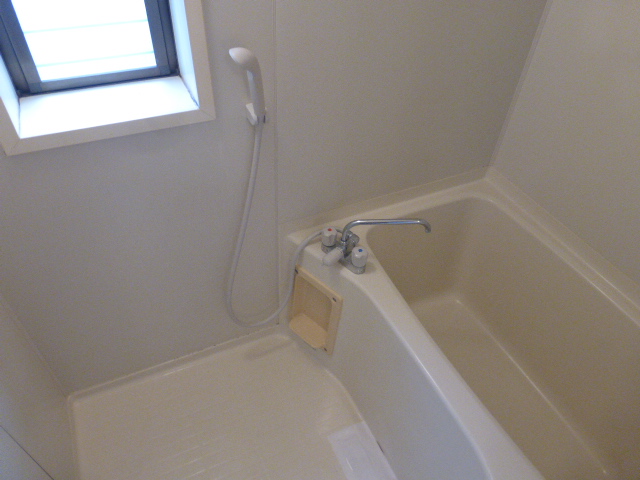 バス・シャワールーム　窓付(換気良好) 　　給湯式バスルーム