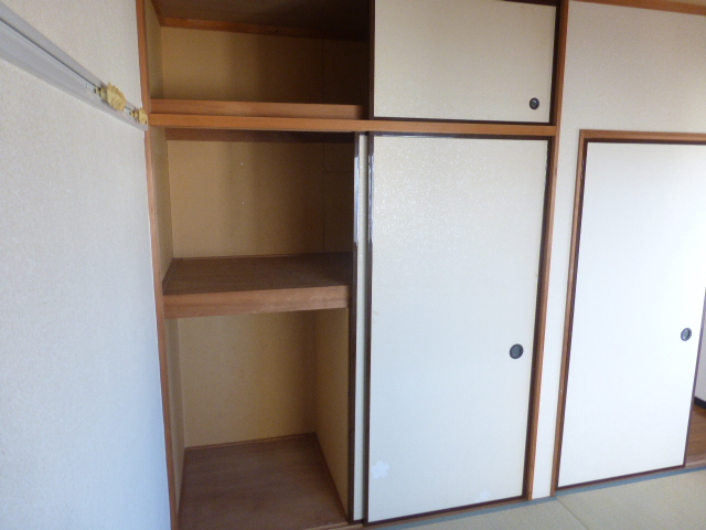 収納　全室収納付　　写真は2F和室内の押入1間付