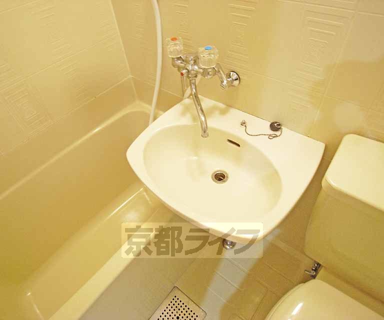 洗面設備　洗面台です。