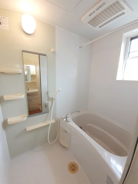 バス・シャワールーム　追い焚き、浴室乾燥機完備してます