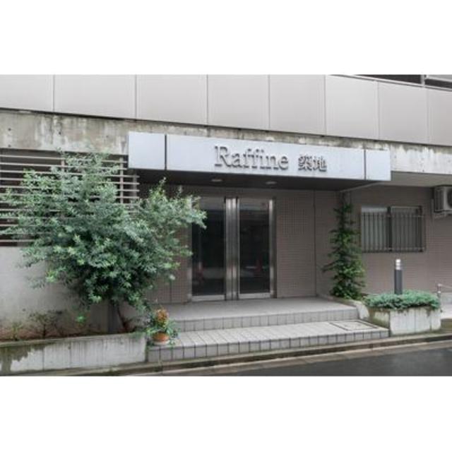 エントランス　落ち着いたエントランスです