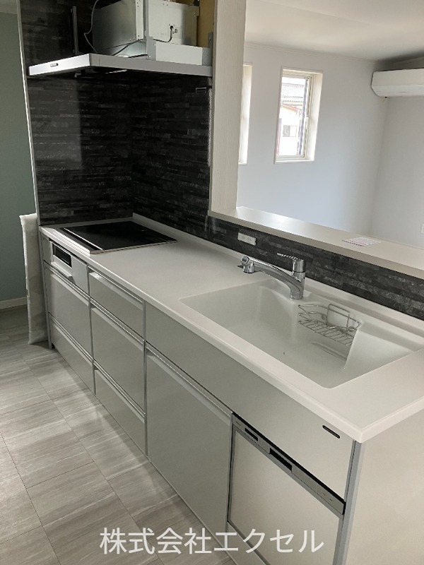 居室・リビング　IHクッキングヒーター3口です