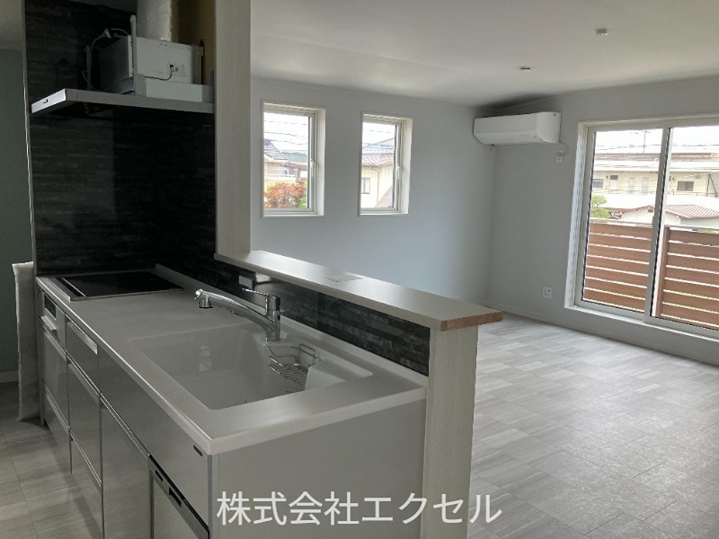 居室・リビング　広めのリビングです