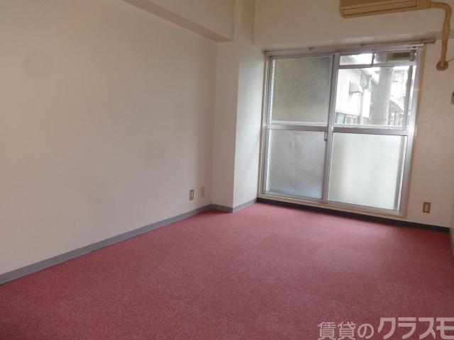 居室・リビング　窓からの光がいい感じです！