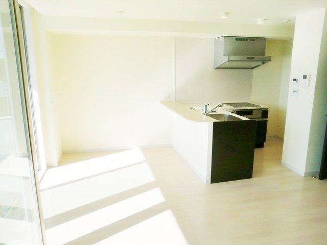 居室・リビング　★南向きで大変明るいリビングです★