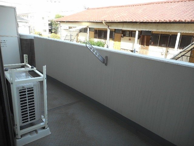 バルコニー　開放的で明るい空間を演出してくれるバルコニーです