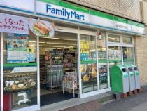コンビニ　ファミリーマート西早稲田二丁目店（コンビニ）まで70m