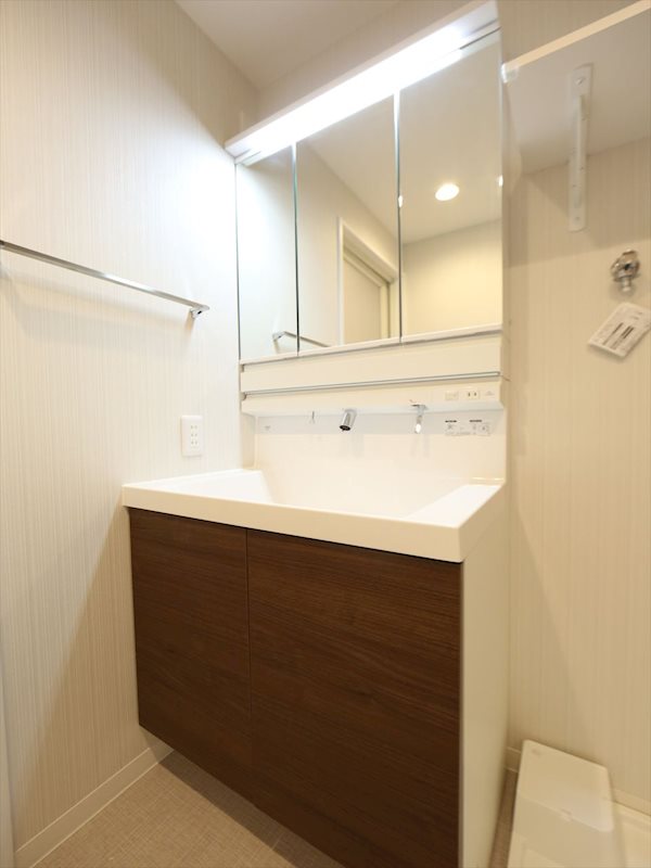 洗面設備　脱衣所　シャンプードレッサー　室内洗濯機置き場