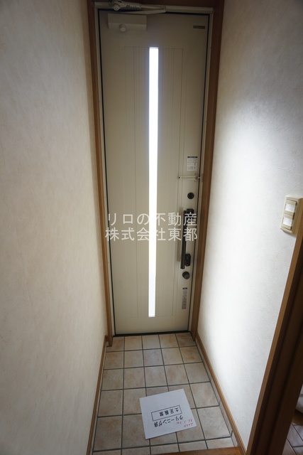 玄関　玄関側からも採光あり！いつでも明るい玄関周り！