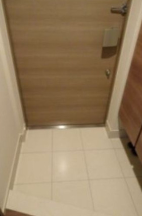 玄関　＊同物件別部屋参考写真