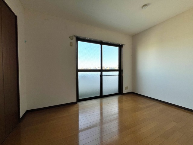 その他部屋・スペース　【リフォーム前の写真です】洋室にもバルコニーあり★