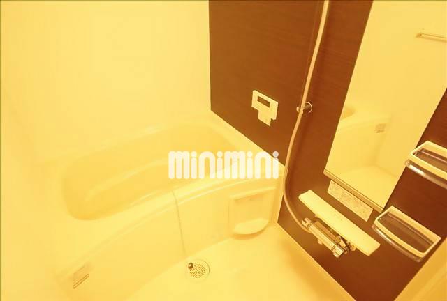 バス・シャワールーム　追い焚き機能付きのバスルーム