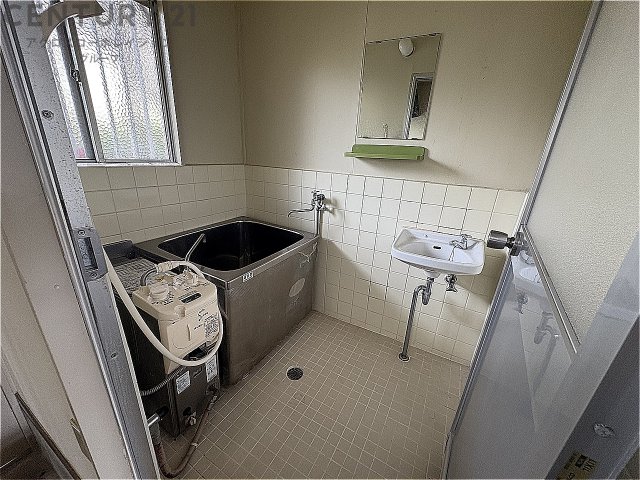 バス・シャワールーム　採光あり明るいお風呂です♪