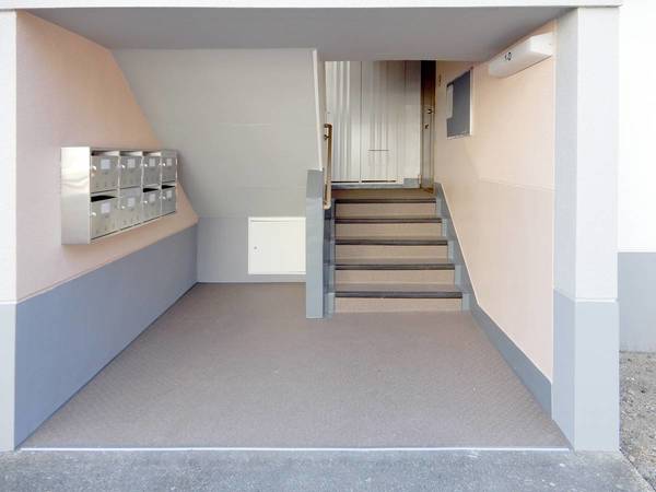 エントランス　清潔なエントランスです