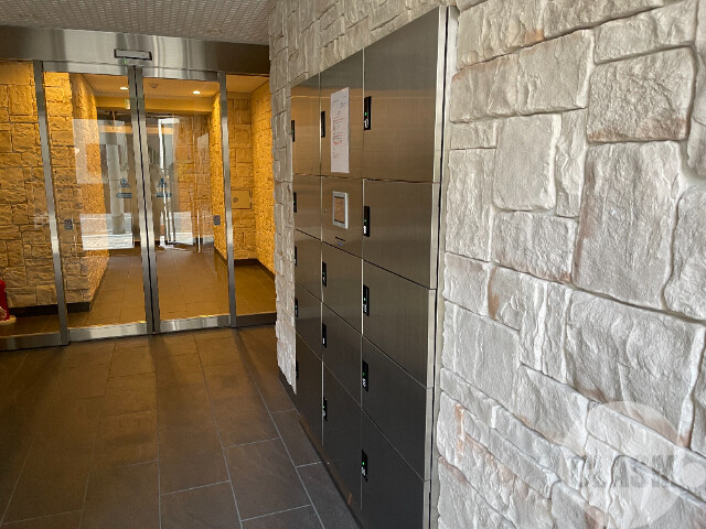 エントランス　留守中の荷物の受取は宅配ＢＯＸで♪