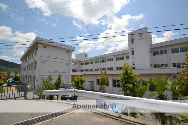 小学校　平岩小学校（小学校）まで608m