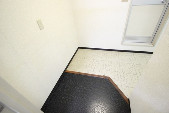 玄関　別部屋の写真です。