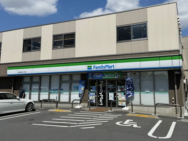コンビニ　ファミリーマート 西東京新町五丁目店（コンビニ）まで881m