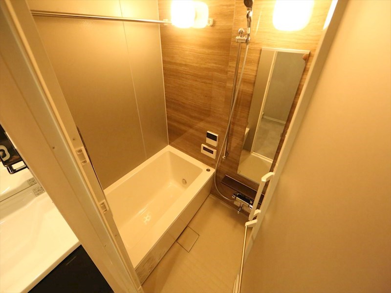 バス・シャワールーム　浴室暖房乾燥機付　追い焚き・オートバス機能付お風呂