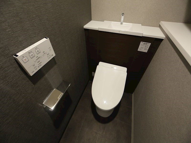 トイレ　温水洗浄暖房便座付トイレ
