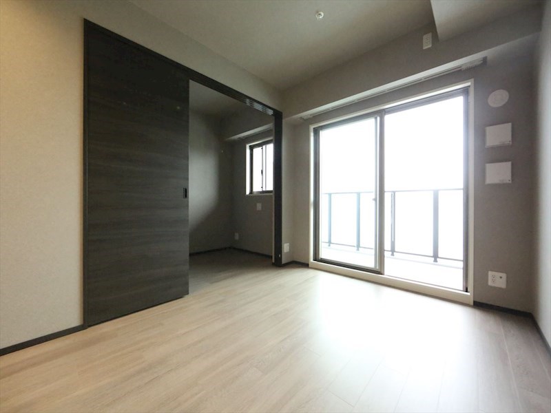 居室・リビング　ＬＤＫ9.5帖　洋室3.5帖　バルコニー