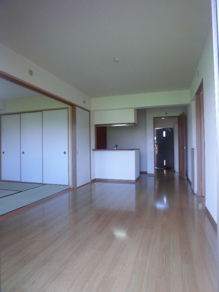 居室・リビング　※別号室参考画像の為、現況優先とします。