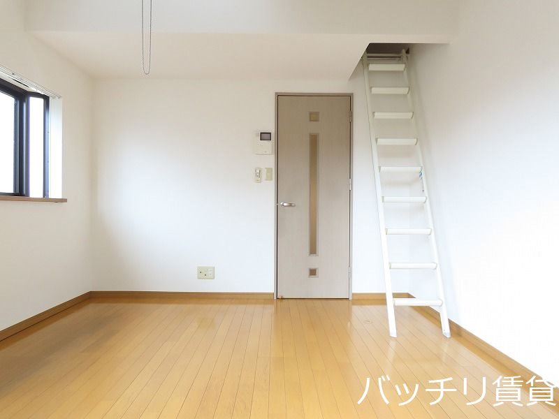 居室・リビング　別号室タイプの為、現状を優先致します。