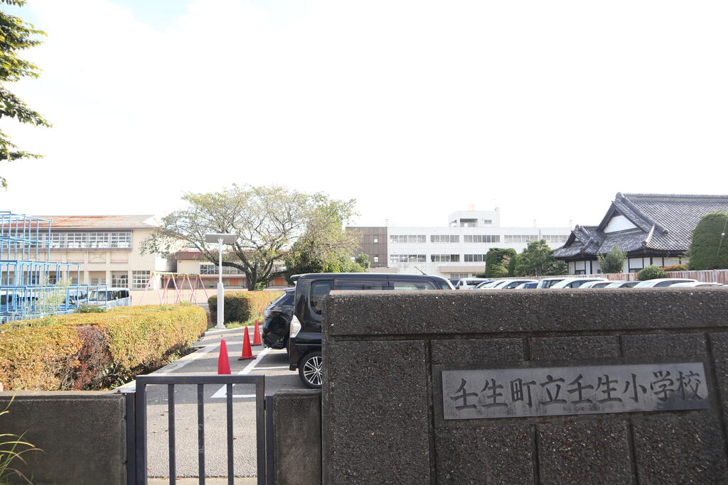 小学校　壬生町立壬生小学校（小学校）まで710m