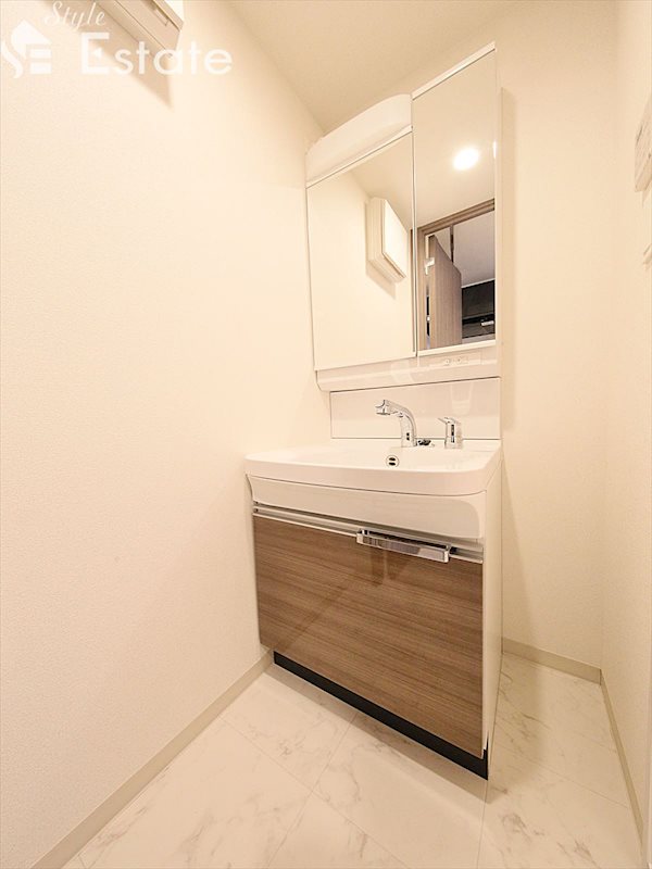 洗面設備　同仕様内装