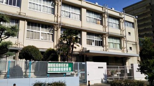 中学校　大阪市立豊崎中学校（中学校）まで556m