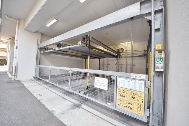 駐車場　敷地内駐車場やカーシェアリングもついてます