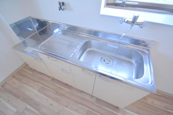 キッチン　あなたの好みに合わせたコンロを置いてくださいね。