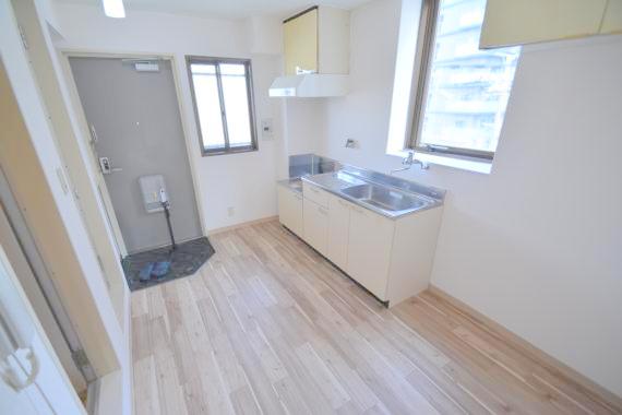 居室・リビング　リビングの窓が大きく風通しも良いです。