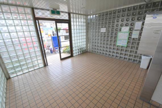 エントランス　綺麗なエントランスです。